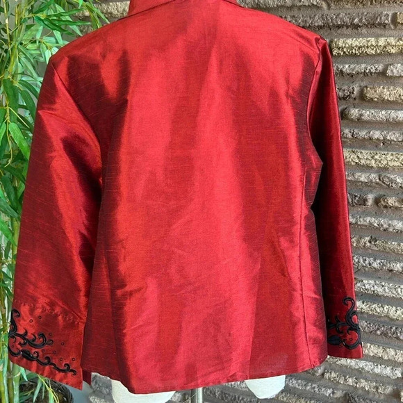 SilkLand Red  Silk Blend Black Embroidered Formal Jacket Size 1X - Picture 2 of 8